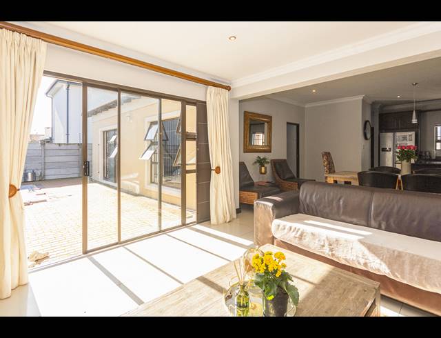 3 BEDROOM FREEHOLD FOR SALE IN PARKLANDS NORTH
